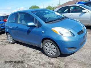 2010 Toyota Yaris z VIN JTDJT4K31A5292174, wystawiony jako IAAI lot #42385477 z przebiegiem 109 763 mil mil oraz . Historia ofert i sprzedaży dostępna na DreamBid. Obrazek 1.