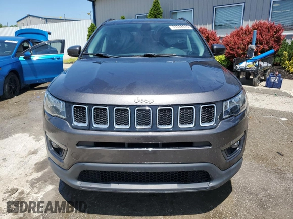 2018 Jeep Compass Latitude z VIN 3C4NJCBB0JT134143, wystawiony jako Copart lot #57228345 z przebiegiem 102 011 mil mil oraz Szkoda całkowita • Salvage title. Historia ofert i sprzedaży dostępna na DreamBid. Obrazek 5.