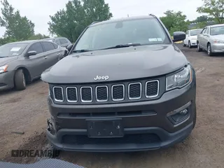 2020 Jeep Compass Latitude z VIN 3C4NJDBB4LT205322, wystawiony jako IAAI lot #42589298 z przebiegiem 50 665 mil mil oraz . Historia ofert i sprzedaży dostępna na DreamBid. Obrazek 12.