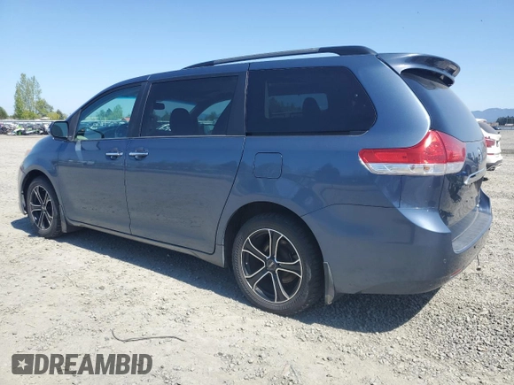 2013 Toyota Sienna XLE с VIN 5TDDK3DC6DS063575, выставлен на аукционе Copart как лот 52725185 с пробегом 125 707 миль миль и Списание • Salvage title. История ставок и продаж доступна на DreamBid. Изображение 2.