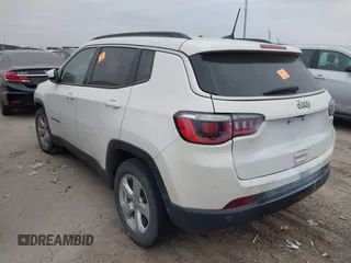 2019 Jeep Compass Latitude z VIN 3C4NJCBBXKT802046, wystawiony jako IAAI lot #41359411 z przebiegiem 82 747 mil mil oraz . Historia ofert i sprzedaży dostępna na DreamBid. Obrazek 3.