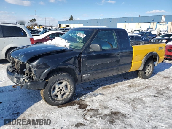 2002 Chevrolet S-10 LS with VIN 1GCDT19WX28158890, listed as a Copart auction lot 45664955 with 133,634 mi miles and Clean Title. Bid and sale history available at carsss.com. Image 1.