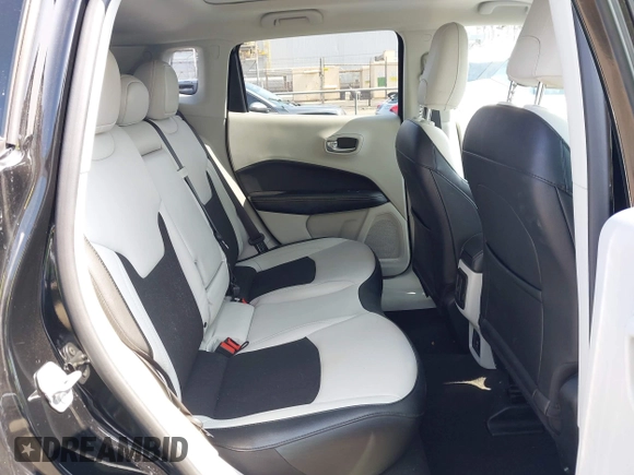 2020 Jeep Compass Latitude z VIN 3C4NJCBB0LT258657, wystawiony jako IAAI lot #42599084 z przebiegiem 29 997 mil mil oraz . Historia ofert i sprzedaży dostępna na DreamBid. Obrazek 8.