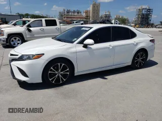 2018 Toyota Camry LE z VIN 4T1B11HK5JU090298, wystawiony jako Copart lot #53640255 z przebiegiem 90 737 mil mil oraz Szkoda całkowita • Salvage title. Historia ofert i sprzedaży dostępna na DreamBid. Obrazek 1.