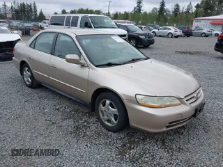 2001 Honda Accord LX z VIN JHMCG56471C028960, wystawiony jako IAAI lot #42223734 z przebiegiem 387 033 mil mil oraz . Historia ofert i sprzedaży dostępna na DreamBid. Obrazek 1.