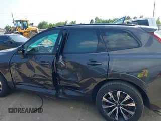 2025 Volvo XC60 Plus z VIN YV4M12RC0S1172417, wystawiony jako IAAI lot #42438854 z przebiegiem 2 853 mil mil oraz . Historia ofert i sprzedaży dostępna na DreamBid. Obrazek 14.