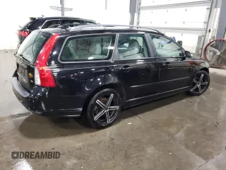 2010 Volvo V50 с VIN YV1382MW5A2575954, выставлен на аукционе Copart как лот 74050034 с пробегом 195 447 миль миль и Чистый • Clean title. История ставок и продаж доступна на DreamBid. Изображение 3.