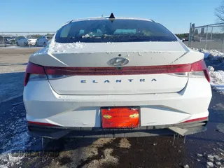 2022 Hyundai Elantra SEL z VIN 5NPLM4AGXNH066067, wystawiony jako IAAI lot #41422775 z przebiegiem 36 018 mil mil oraz . Historia ofert i sprzedaży dostępna na DreamBid. Obrazek 16.