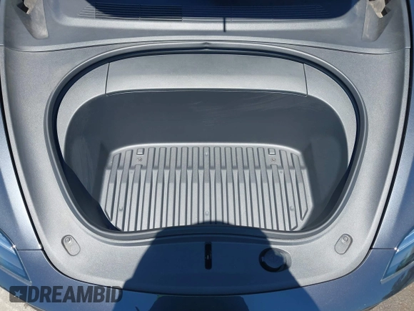 2024 Tesla Model 3 z VIN 5YJ3E1EA4RF721281, wystawiony jako IAAI lot #42238541 z przebiegiem 28 679 mil mil oraz . Historia ofert i sprzedaży dostępna na DreamBid. Obrazek 10.