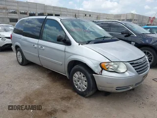2006 Chrysler Town & Country LX z VIN 1A4GP44R56B751919, wystawiony jako IAAI lot #42537700 z przebiegiem 137 014 mil mil oraz . Historia ofert i sprzedaży dostępna na DreamBid. Obrazek 1.