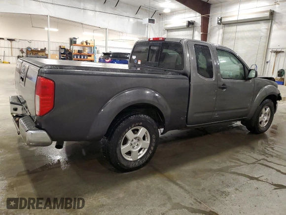 2008 Nissan Frontier SE z VIN 1N6AD06WX8C401437, wystawiony jako Copart lot #59941525 z przebiegiem 132 721 mil mil oraz Szkoda całkowita • Salvage title. Historia ofert i sprzedaży dostępna na DreamBid. Obrazek 3.