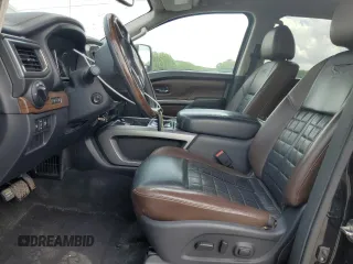 2016 Nissan Titan Platinum Reserve z VIN 1N6BA1F26GN506432, wystawiony jako Copart lot #55596075 z przebiegiem 153 972 mil mil oraz Czysty tytuł • Clean title. Historia ofert i sprzedaży dostępna na DreamBid. Obrazek 7.