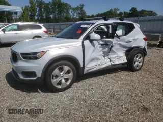 2020 Volvo XC40 Momentum with VIN YV4162UK0L2195498, listed as a Copart auction lot 60412065 with 26,905 mi miles and Salvage title. Bid and sale history available at DreamBid. Image 1.