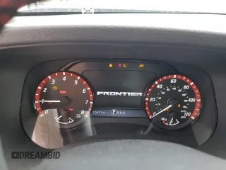 2024 Nissan Frontier SV z VIN 1N6ED1EJXRN648900, wystawiony jako Copart lot #56671275 z przebiegiem 10 471 mil mil oraz Nie do naprawy • Non repairable. Historia ofert i sprzedaży dostępna na DreamBid. Obrazek 9.