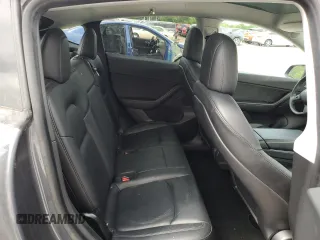 2021 Tesla Model Y Long Range z VIN 5YJYGDEE9MF067651, wystawiony jako Copart lot #55758165 z przebiegiem 61 348 mil mil oraz Czysty tytuł • Clean title. Historia ofert i sprzedaży dostępna na DreamBid. Obrazek 11.
