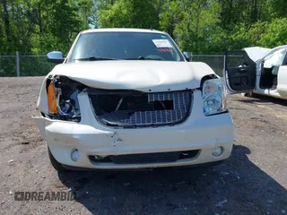 2013 GMC Yukon XL SLT with VIN 1GKS1KE00DR356030, listed as a IAAI auction lot 41969667 with 184,272 mi miles. Bid and sale history available at carsss.com. Image 6.
