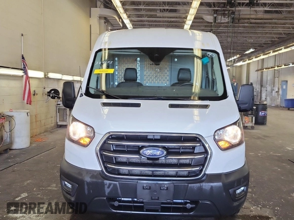 2020 Ford Transit z VIN 1FTYE1C8XLKB31621, wystawiony jako IAAI lot #42284057 z przebiegiem 231 016 mil mil oraz . Historia ofert i sprzedaży dostępna na DreamBid. Obrazek 1.