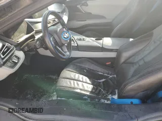 2015 BMW i8 z VIN WBY2Z2C51FV392594, wystawiony jako Copart lot #42561715 z przebiegiem Nie podano mil oraz Szkoda całkowita • Salvage title. Historia ofert i sprzedaży dostępna na DreamBid. Obrazek 7.