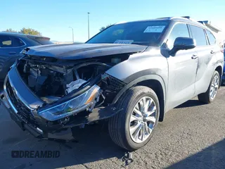 2024 Toyota Highlander LE z VIN 5TDKDRAH7RS534256, wystawiony jako IAAI lot #41609608 z przebiegiem 6 255 mil mil oraz . Historia ofert i sprzedaży dostępna na DreamBid. Obrazek 19.