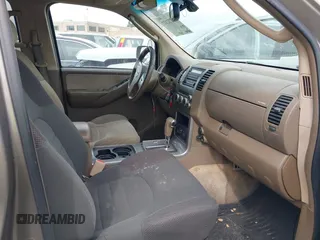 2005 Nissan Pathfinder SE z VIN 5N1AR18W95C765573, wystawiony jako IAAI lot #41732127 z przebiegiem 294 980 mil mil oraz . Historia ofert i sprzedaży dostępna na DreamBid. Obrazek 5.