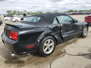 2007 Ford Mustang GT Deluxe z VIN 1ZVFT85H275252373, wystawiony jako Copart lot #55579065 z przebiegiem 125 941 mil mil oraz Szkoda całkowita • Salvage title. Historia ofert i sprzedaży dostępna na DreamBid. Obrazek 3.