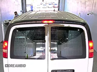 2012 Chevrolet Express Cargo z VIN 1GCSGAFX8C1135353, wystawiony jako IAAI lot #42556115 z przebiegiem 143 913 mil mil oraz . Historia ofert i sprzedaży dostępna na DreamBid. Obrazek 1.