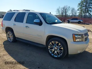 2009 Chevrolet Tahoe LTZ z VIN 1GNFC33J89R175698, wystawiony jako IAAI lot #41843549 z przebiegiem 280 179 mil mil oraz . Historia ofert i sprzedaży dostępna na DreamBid. Obrazek 1.