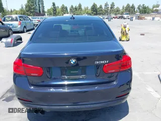 2017 BMW 3 Series 330i с VIN WBA8B9G5XHNU51094, выставлен на аукционе IAAI как лот 42489396 с пробегом 66 100 миль миль и . История ставок и продаж доступна на DreamBid. Изображение 17.