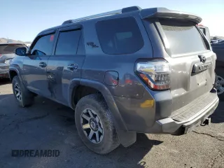 2018 Toyota 4Runner SR5 z VIN JTEBU5JR8J5485222, wystawiony jako Copart lot #52633325 z przebiegiem 107 412 mil mil oraz Szkoda całkowita • Salvage title. Historia ofert i sprzedaży dostępna na DreamBid. Obrazek 2.