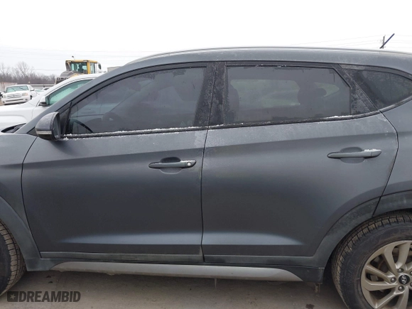 2017 Hyundai Tucson Value with VIN KM8J33A22HU358357, listed as a IAAI auction lot 41583774 with 139,338 mi miles. Bid and sale history available at carsss.com. Image 15.