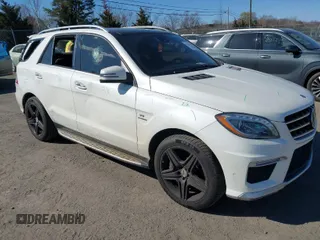 2014 Mercedes-Benz M 63 AMG z VIN 4JGDA7EB2EA339177, wystawiony jako IAAI lot #41883758 z przebiegiem 111 416 mil mil oraz . Historia ofert i sprzedaży dostępna na DreamBid. Obrazek 1.