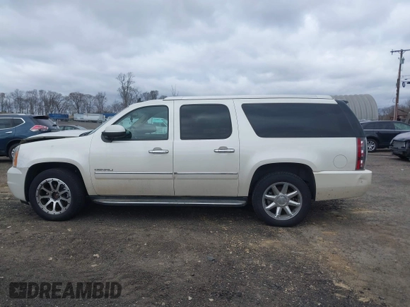 2011 GMC Yukon XL Denali z VIN 1GKS2MEF7BR271728, wystawiony jako IAAI lot #42050555 z przebiegiem 251 752 mil mil oraz . Historia ofert i sprzedaży dostępna na DreamBid. Obrazek 14.