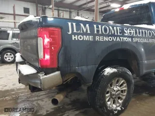 2017 Ford Super Duty F-250 SRW Lariat with VIN 1FT7W2B63HEF10061, listed as a IAAI auction lot 41558295 with 188,737 mi miles. Bid and sale history available at carsss.com. Image 20.