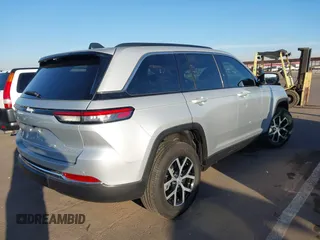 2024 Jeep Grand Cherokee Limited with VIN 1C4RJHBG2RC195432, listed as a IAAI auction lot 41625448 with 6,291 mi miles and . Bid and sale history available at DreamBid. Image 4.