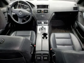 2009 Mercedes-Benz C 300 Sport z VIN WDDGF81X99F271856, wystawiony jako Copart lot #48378325 z przebiegiem 139 991 mil mil oraz Czysty tytuł • Clean title. Historia ofert i sprzedaży dostępna na DreamBid. Obrazek 8.