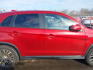 2019 Mitsubishi Outlander ES z VIN JA4AP3AU3KU018453, wystawiony jako IAAI lot #41645600 z przebiegiem 77 960 mil mil oraz . Historia ofert i sprzedaży dostępna na DreamBid. Obrazek 13.