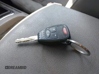 2006 Jeep Commander z VIN 1J8HG48K76C337700, wystawiony jako IAAI lot #42869420 z przebiegiem 193 609 mil mil oraz . Historia ofert i sprzedaży dostępna na DreamBid. Obrazek 11.
