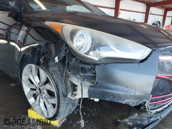 2012 Hyundai Veloster w/Gray Int z VIN KMHTC6AD0CU062046, wystawiony jako IAAI lot #42182993 z przebiegiem 148 574 mil mil oraz . Historia ofert i sprzedaży dostępna na DreamBid. Obrazek 6.