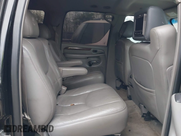 2005 Cadillac Escalade ESV z VIN 3GYFK66N15G177423, wystawiony jako IAAI lot #41806325 z przebiegiem 219 994 mil mil oraz . Historia ofert i sprzedaży dostępna na DreamBid. Obrazek 8.