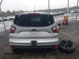2018 Ford Escape SE z VIN 1FMCU9GD1JUB35184, wystawiony jako IAAI lot #41611285 z przebiegiem 142 267 mil mil oraz . Historia ofert i sprzedaży dostępna na DreamBid. Obrazek 17.