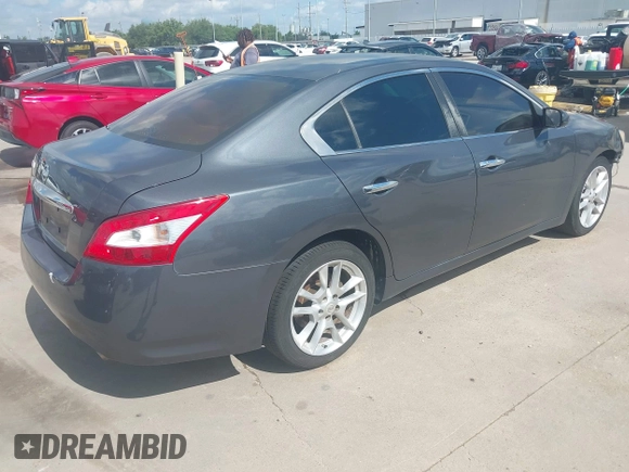 2010 Nissan Maxima SV z VIN 1N4AA5AP5AC820574, wystawiony jako IAAI lot #42427315 z przebiegiem 235 213 mil mil oraz . Historia ofert i sprzedaży dostępna na DreamBid. Obrazek 4.