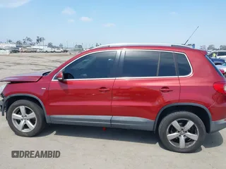 2010 Volkswagen Tiguan S z VIN WVGAV7AX3AW001762, wystawiony jako IAAI lot #42572895 z przebiegiem 127 433 mil mil oraz . Historia ofert i sprzedaży dostępna na DreamBid. Obrazek 15.