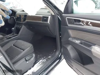 2021 Volkswagen Atlas 3.6L V6 SE w/Technology with VIN 1V2KR2CA4MC608976, listed as a IAAI auction lot 41018789 with 35,411 mi miles. Bid and sale history available at carsss.com. Image 5.