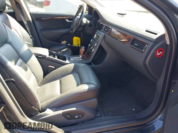 2010 Volvo V70 with VIN YV1960BWXA1133314, listed as a IAAI auction lot 41870470 with 206,003 mi miles and . Bid and sale history available at DreamBid. Image 5.