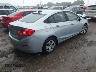 2017 Chevrolet Cruze LS z VIN 1G1BC5SM0H7158444, wystawiony jako IAAI lot #42224131 z przebiegiem 95 547 mil mil oraz . Historia ofert i sprzedaży dostępna na DreamBid. Obrazek 4.