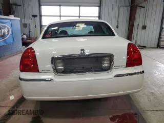 2007 Lincoln Town Car Signature Limited z VIN 1LNHM82WX7Y628758, wystawiony jako Copart lot #55057565 z przebiegiem 101 057 mil mil oraz Szkoda całkowita • Salvage title. Historia ofert i sprzedaży dostępna na DreamBid. Obrazek 6.
