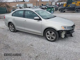 2012 Volkswagen Jetta TDI w/Premium с VIN 3VWLL7AJ2CM317216, выставлен на аукционе IAAI как лот 41731204 с пробегом 320 474 миль миль и . История ставок и продаж доступна на DreamBid. Изображение 1.