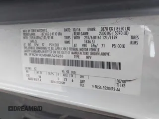 2017 Ford Transit Passenger XL z VIN 1FMZK1CM9HKA28283, wystawiony jako IAAI lot #39970695 z przebiegiem 151 916 mil mil oraz . Historia ofert i sprzedaży dostępna na DreamBid. Obrazek 8.