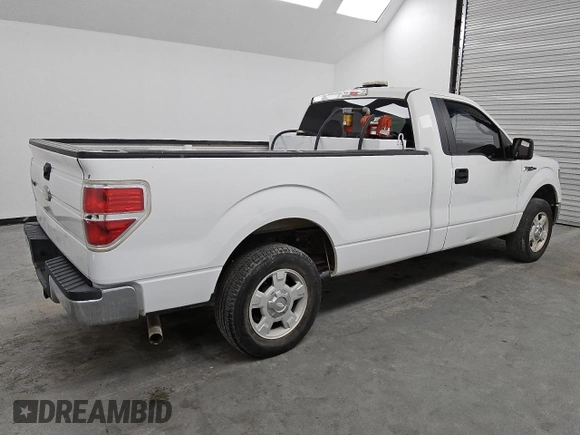 2011 Ford F-150 XL z VIN 1FTMF1CM7BKD43495, wystawiony jako Copart lot #55725435 z przebiegiem 228 298 mil mil oraz Czysty tytuł • Clean title. Historia ofert i sprzedaży dostępna na DreamBid. Obrazek 3.