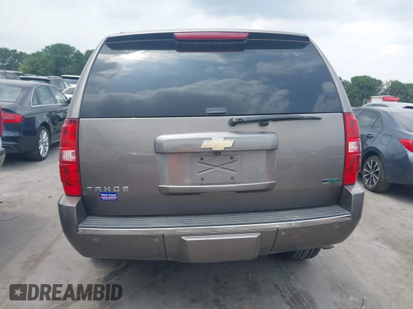 2011 Chevrolet Tahoe LTZ z VIN 1GNSCCE08BR394055, wystawiony jako IAAI lot #42171847 z przebiegiem 112 163 mil mil oraz . Historia ofert i sprzedaży dostępna na DreamBid. Obrazek 16.